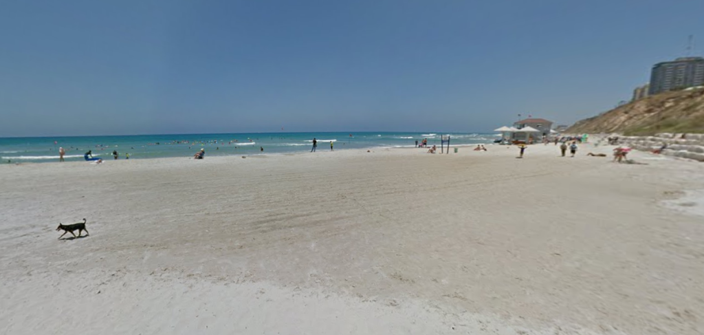 חוף קונטיקי, מרכז נתניה.