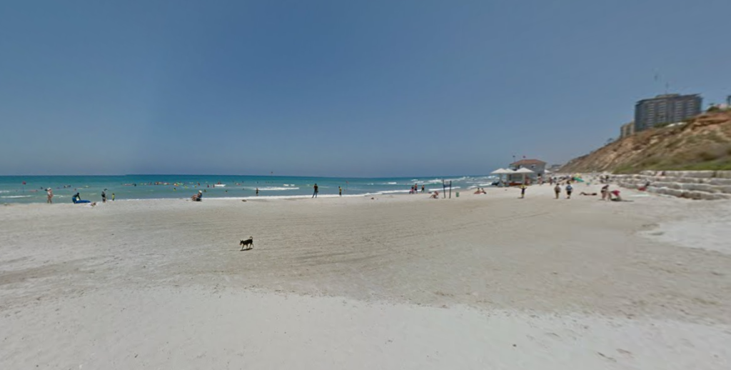 חוף קונטיקי, מרכז נתניה.